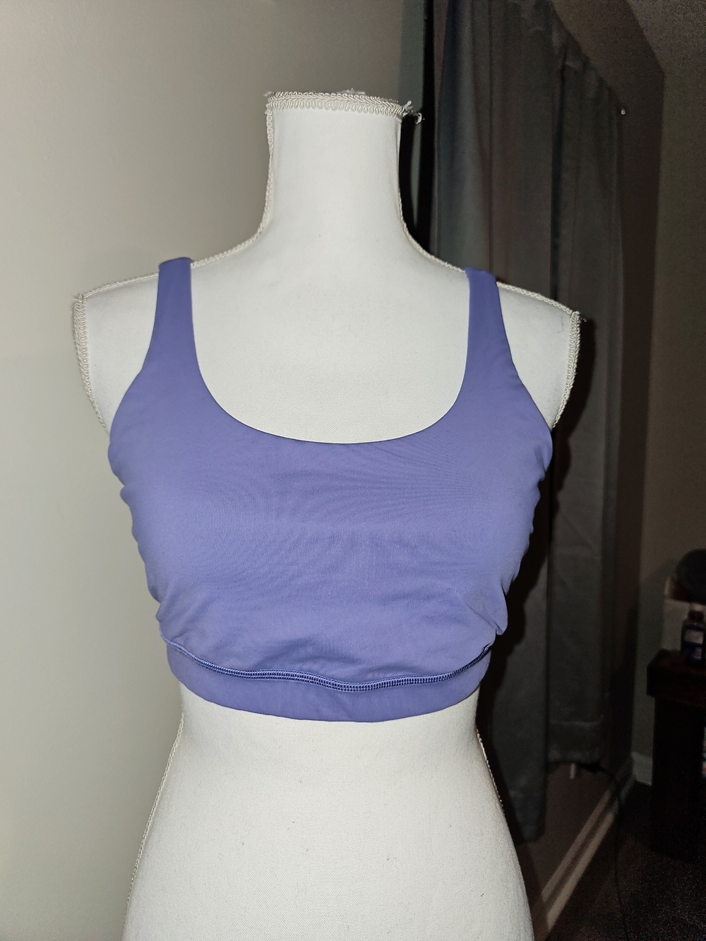 Lululemon Energy Bra Medium Support Size 10 - Lavender Purple (With Pads)